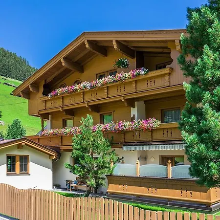 Pensionat Haus Hochland Tux