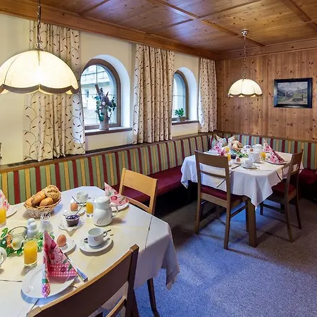Haus Hochland Guest house 4*